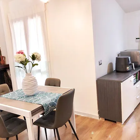 Guest house Algherolux -free Secure Gated Parking For Cars And Motorbikes