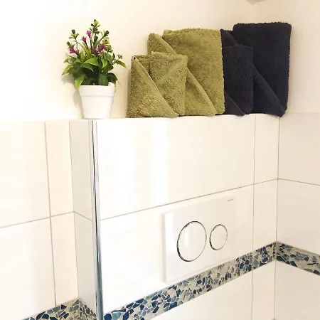 Affittacamere Algherolux -free Secure Gated Parking For Cars And Motorbikes Alghero