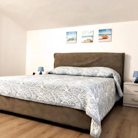 Algherolux -free Secure Gated Parking For Cars And Motorbikes Casa de hóspedes 3*