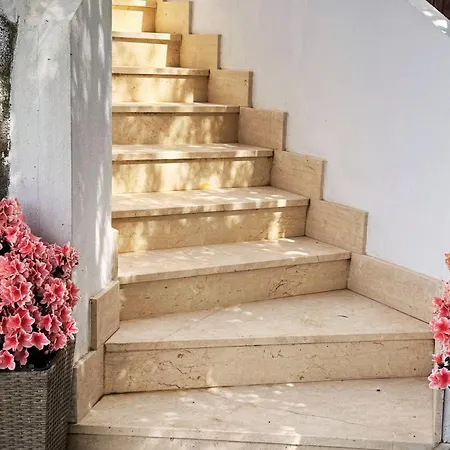 Pensjonat Algherolux -free Secure Gated Parking For Cars And Motorbikes Alghero